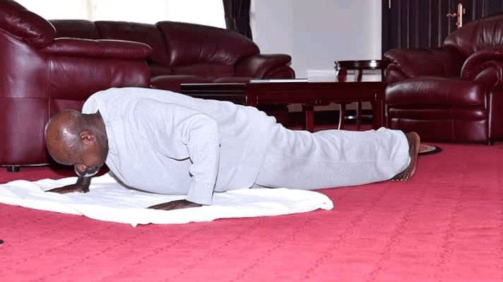 Museveni challenges Kagame to do push ups!