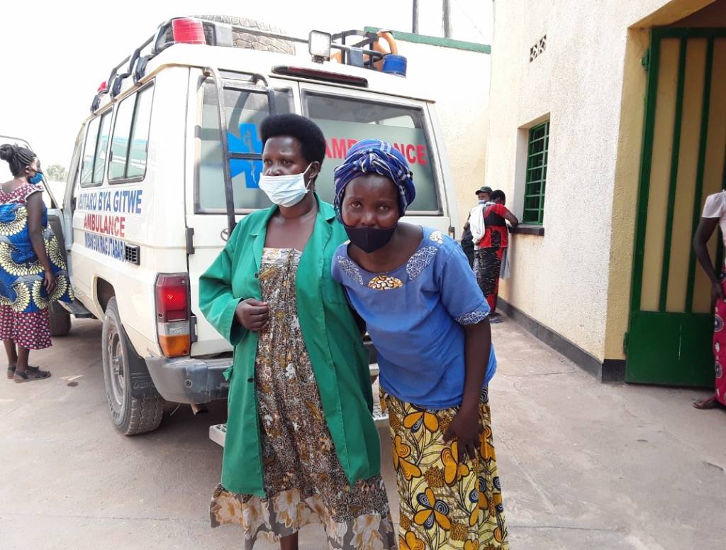 Widow Uwimbabazi Irene (R) is recovering at the Byimana Health Center after she was nearly drowned by people she identified. The goon were very likely hired by a local businessman who facing prosecution for murdering Uwimbabazi’s husband