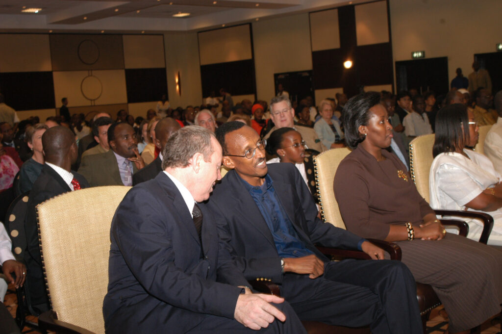 Director Terry George talks to Rwandan President Paul Kagame in Kigali, Rwanda, in April 2005. COURTESY OF UNITED ARTISTS